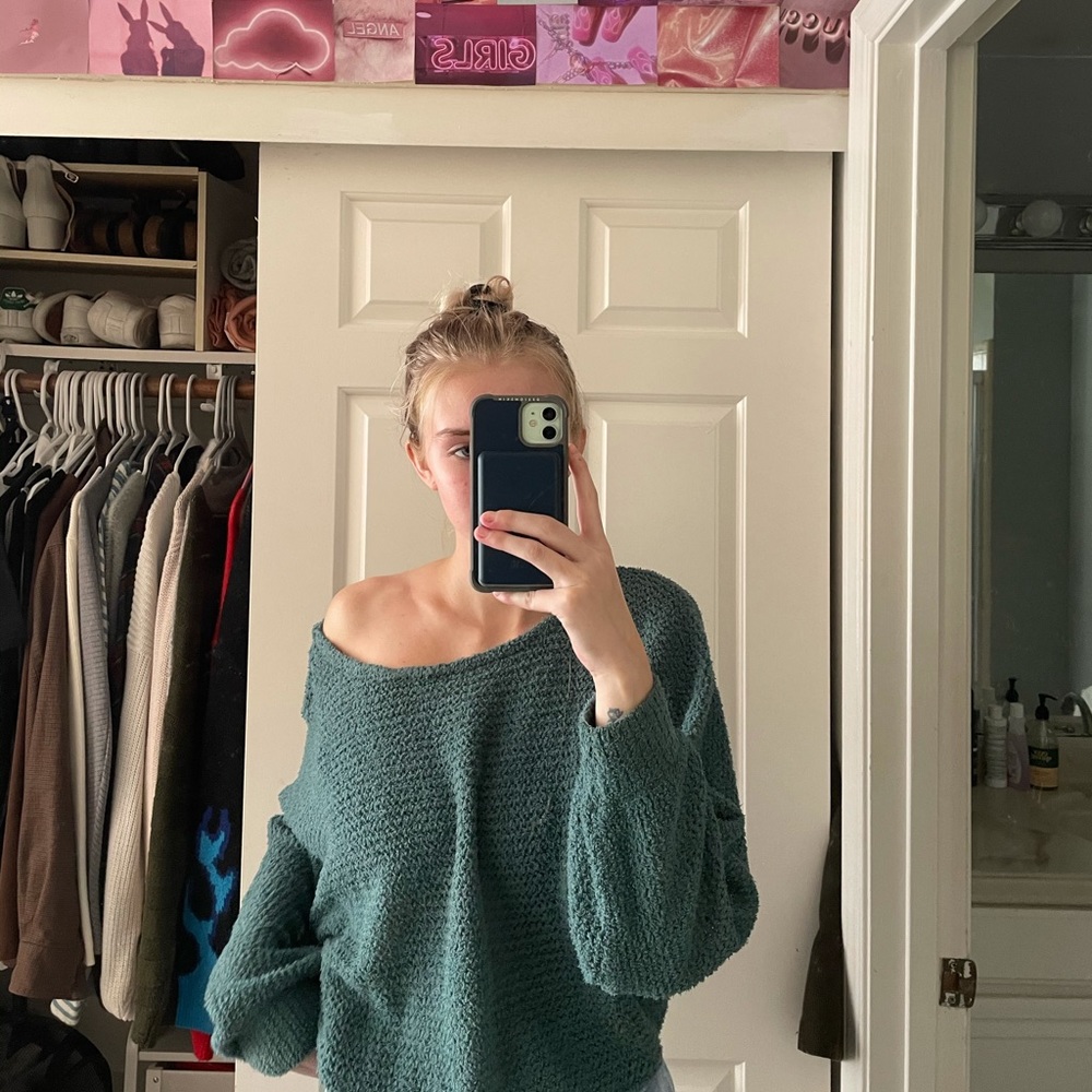 Super cute green sweater